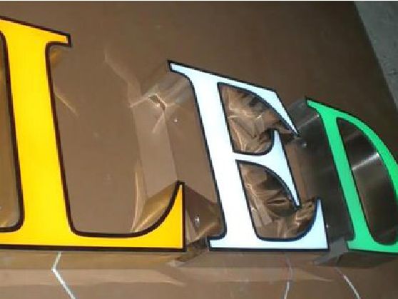 杞县介绍LED招牌的基础知识。